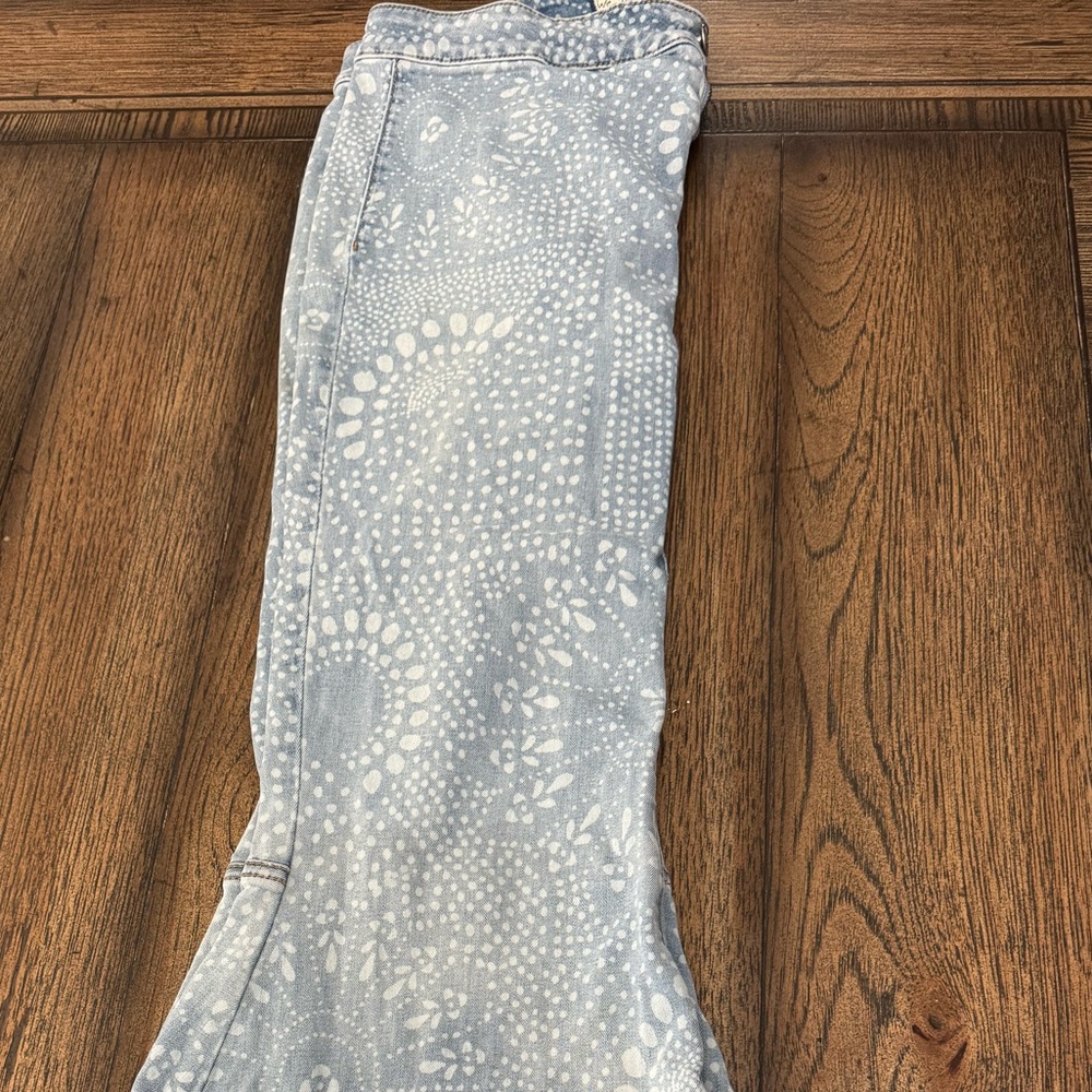 We The Free Blue and White Patterned Women Jeans